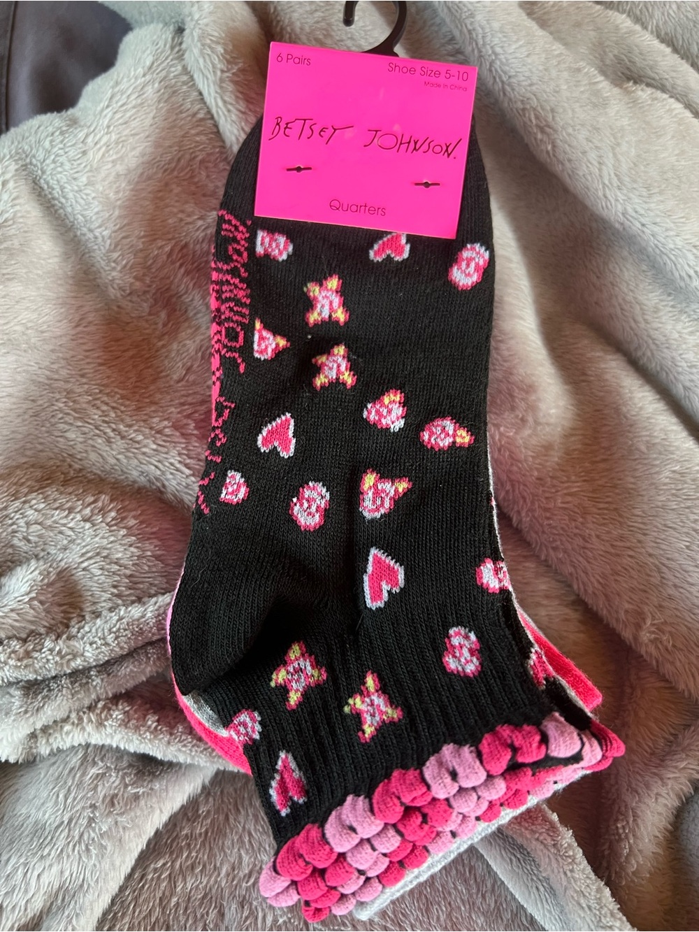Betsey Johnson 6 Pairs Shoe Size 5-10 Quarter Socks, new